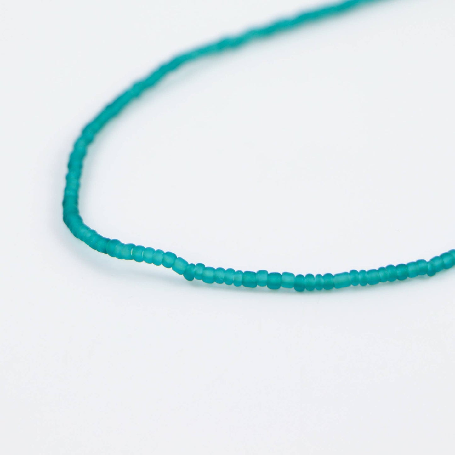 Ka'anapali Frosted Glass Beaded Necklace in Turquoise