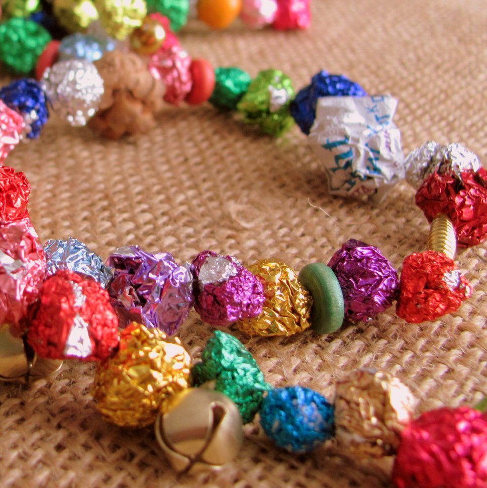 Projects )) Candy Wrapper Bracelet - friendship-bracelets.net